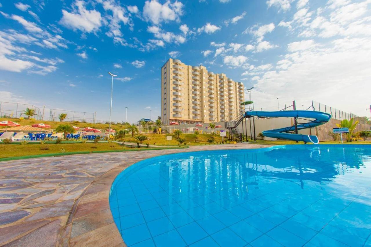 ÁGUAS TERMAIS NATURAIS PISCINAS QUENTES 24HORAS BRINDE PASSAPORT PARA  GOLDENDOLPHIN SUPREME E EXPRESS NO GOLDEN DOLPHIN GRAND HOTEL RESORT CALDAS  NOVAS 5* (Brasil) - de R$ 147